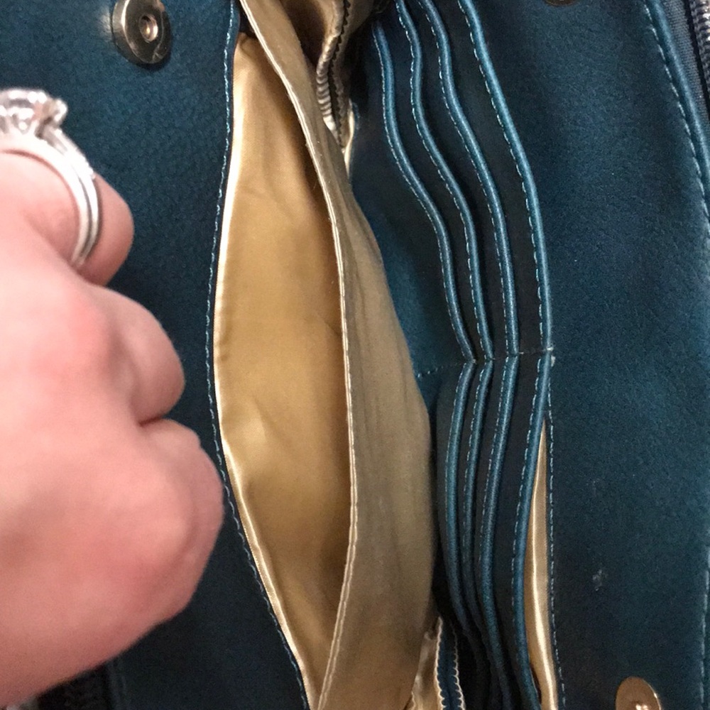 Cross body - Picture 8 of 8